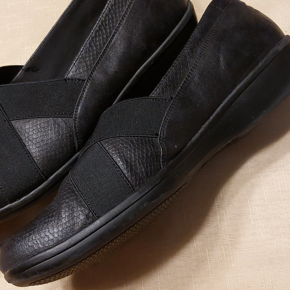 Yuu Black Flat Comfort Wedge Loafers Size 12 Stretch Panel EUC